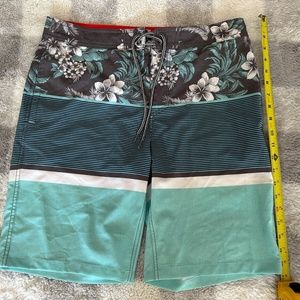 Goodfellow & Co Swimsuit Board Shorts Beach Men's size 33. Teal floral stripes